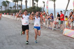 Campeones de la carrera entrando juntos en 2016.