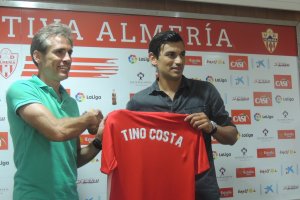 Corona presentó a Tino Costa.