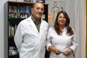 Los doctores Bernardo Óscar Acuña y Francisca García Gallego, de Ginealmería.