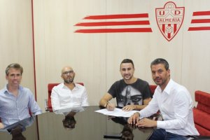 El acto de la firma.