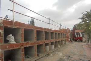Trabajos de construcción de los nuevos nichos en Pulpí.