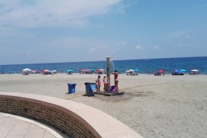 Baños frecuentes y tomar el sol de manera moderada, entre los consejos.