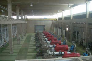 Interior de la desaladora de Almería que va a dar servicio a los regantes