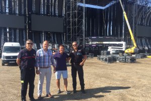 El alcalde visitó el festival para conocer todas las medidas de seguridad.