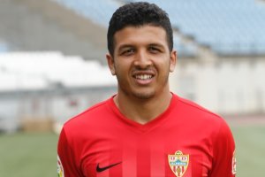 Hicham se queda en el Almería.