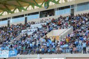 Los seguidores celestes se movilizan para animar a su equipo.