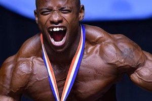 Sifiso Lungelo Thabete durante una competición.