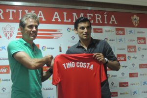 Miguel Corona con uno de sus fichajes Top, Tino Costa.