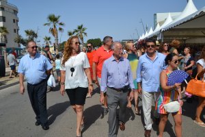 Visita del alcalde al Mercado de Saldos.