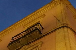 Imagen cedida por Amigos de la Alcazaba de uno de los anclajes del entoldado de Feria.