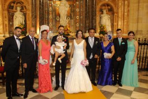 Rubén Felices Escobar, Andrés Felices y Mari Ángeles Escobar, padres del novio; Andy Felices y Tamara Martínez, novios; Ramón Martínez y Paqui Ruiz, 