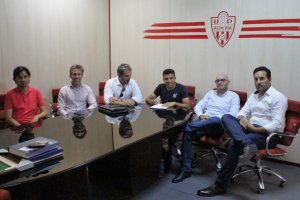 El acto de la firma.