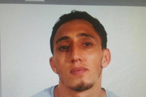 El joven, que se identifica como Driss Oukabir, ha denunciado el robo de su DNI.