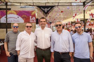 El alcalde con directivos de LA VOZ.