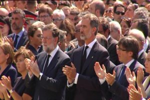 El Rey en su visita a Barcelona tras los atentados.