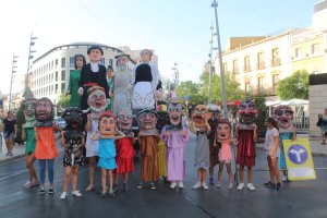 El Paseo de Almería, corazón de la ciudad, fue el inicio de la diana que recorrió las zonas de la calle Murcia y Barrio Alto.