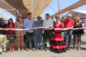 Carlos Sánchez, Inés Plaza, Carolina Lafita, Juan José Alonso, Javier Segura, presidente del colectivo; ramón Fernández-Pacheco, alcalde;?Ana Martíne