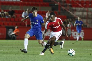 Pozo en una jugada del partido del debut.