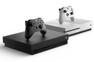La videoconsola Xbox One X, en primer término.
