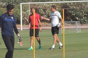 Ramis hablando con el capitán Morcillo.