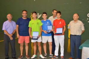 Los ganadores tras la competición.