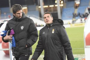 Esteban en el Almería-Oviedo de la pasada Liga con Julián Cuesta.