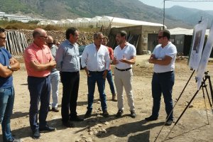 El consejero y el delegado de Fomento, con los alcaldes de Berja y Dalías en la zona de obras.