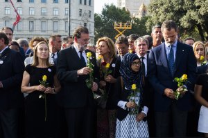 El Rey y parte de las autoridades asistentes. /David Mudarra