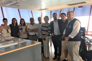 Autoridades y responsables de Salvamento Marítimo.