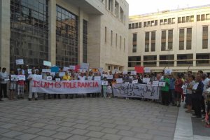 Varios han sido los cánticos contra el terrorismo que se han podido escuchar esta tarde.