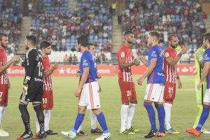 Los partidos se ganan desde el saludo protocolario.