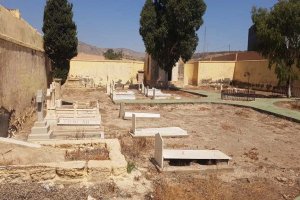 Estado actual  del Cementerio Inglés, que estuvo en uso hasta la  década de los 90 y fue abandonado porque no había quien lo cuidara.