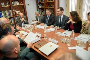 El delegado del Gobierno y el alcalde en una junta local anterior.