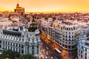 Renfe Viajes comercializa hoteles, coches y servicios complementarios de ocio y turismo garantizando un precio mínimo