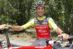 El ciclista ejidense con su anterior escuadra.