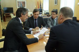 El ministro de Fomento, los diputados de Almería y el presidente de ADIF, esta mañana en el Ministerio