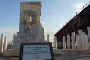 El monumento fue inaugurado en 1999 y en 2012 recibió la consideración de Lugar de Memoria Histórica de Andalucía.