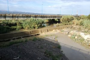 Insólito; el Andarax con agua en agosto