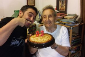 Juan Carrión celebrando sus 92 años con Javier A. Iglesias.