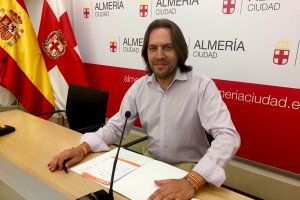 El edil Rafael Burgos, ayer, en rueda de prensa.