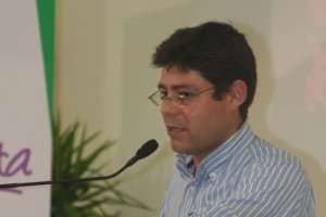 Alexis Pineda durante un acto de Izquierda Unida.