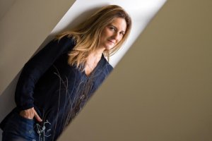 La diseñadora va a poner en marcha una Escuela de Moda en la provincia.