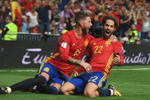 Sergio Ramis e Isco.