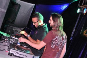 Djs de Mojácar actuando en una foto de archivo.