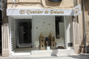 El Vestidor de Palacio está ubicado en la calle Reyes Católicos, número 15