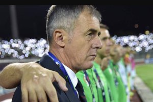 Lucas Alcaraz en el banquillo de Argelia.