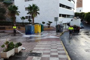 El baldeo se realiza desde las 18:00 horas.