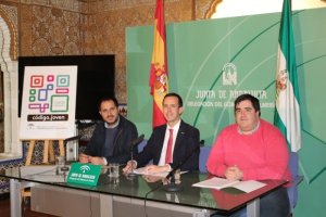 El delegado de Salud y directivos del IAJ.