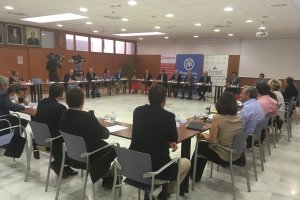 Empresarios  de todos los sectores económicos de la provincia estuvieron ayer en la sede de Asempal y la Cámara.