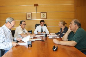 Firma del contrato de cesión de la gestión de las escuelas deportivas.